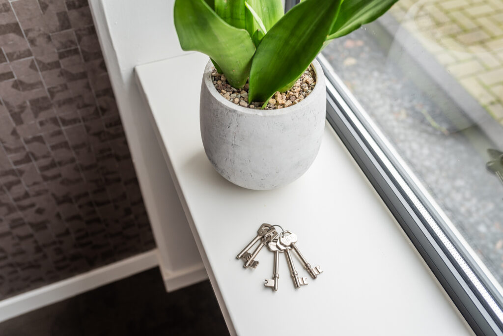 Jurato bedrijfsjuristen blog Illegale bewoning van een onderverhuurde bedrijfswoning: kan de (hoofd)verhuurder als overtreder worden aangemerkt?